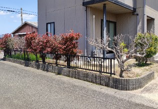 米子市で施工した木調フェンスの外構リフォーム