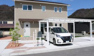 米子市 カーポート設置後の駐車場と外構施工事例
