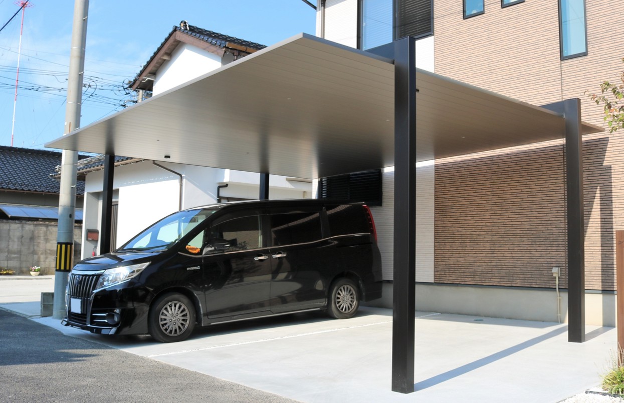 米子市で施工したカーポートのある駐車スペース