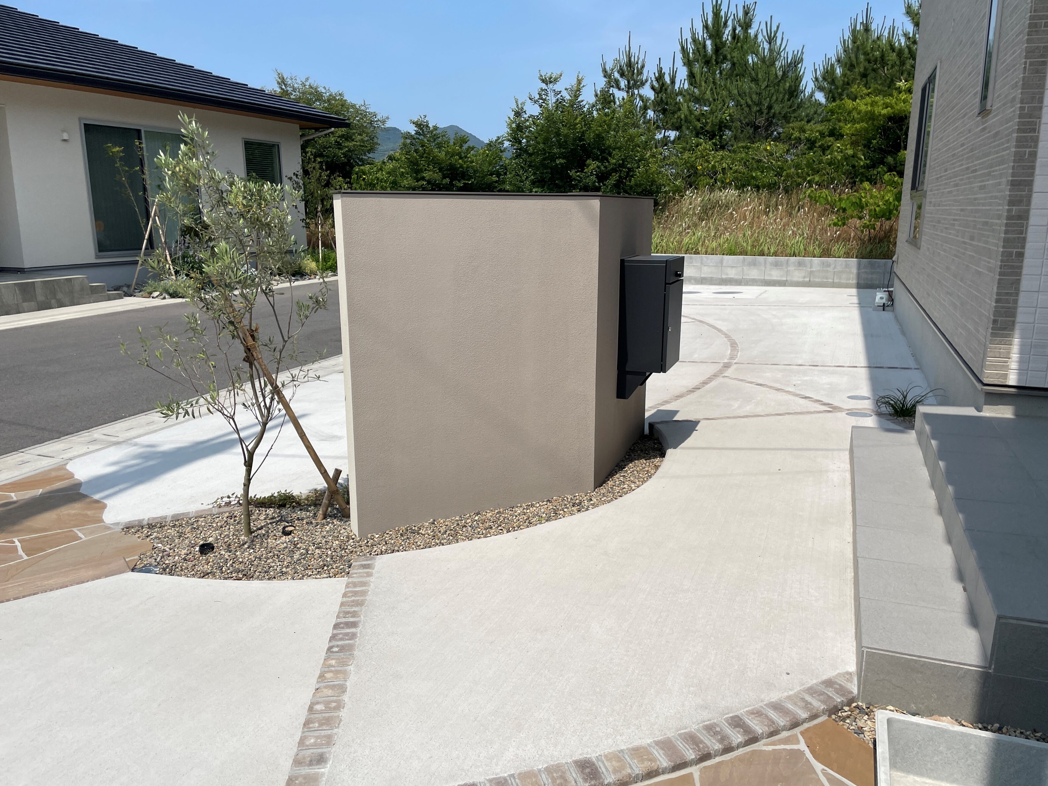 米子市 外構リフォーム 石張りアプローチと駐車場のデザイン事例