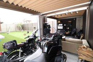松江市 外構リフォーム バイクや趣味用品を収納したガレージ
