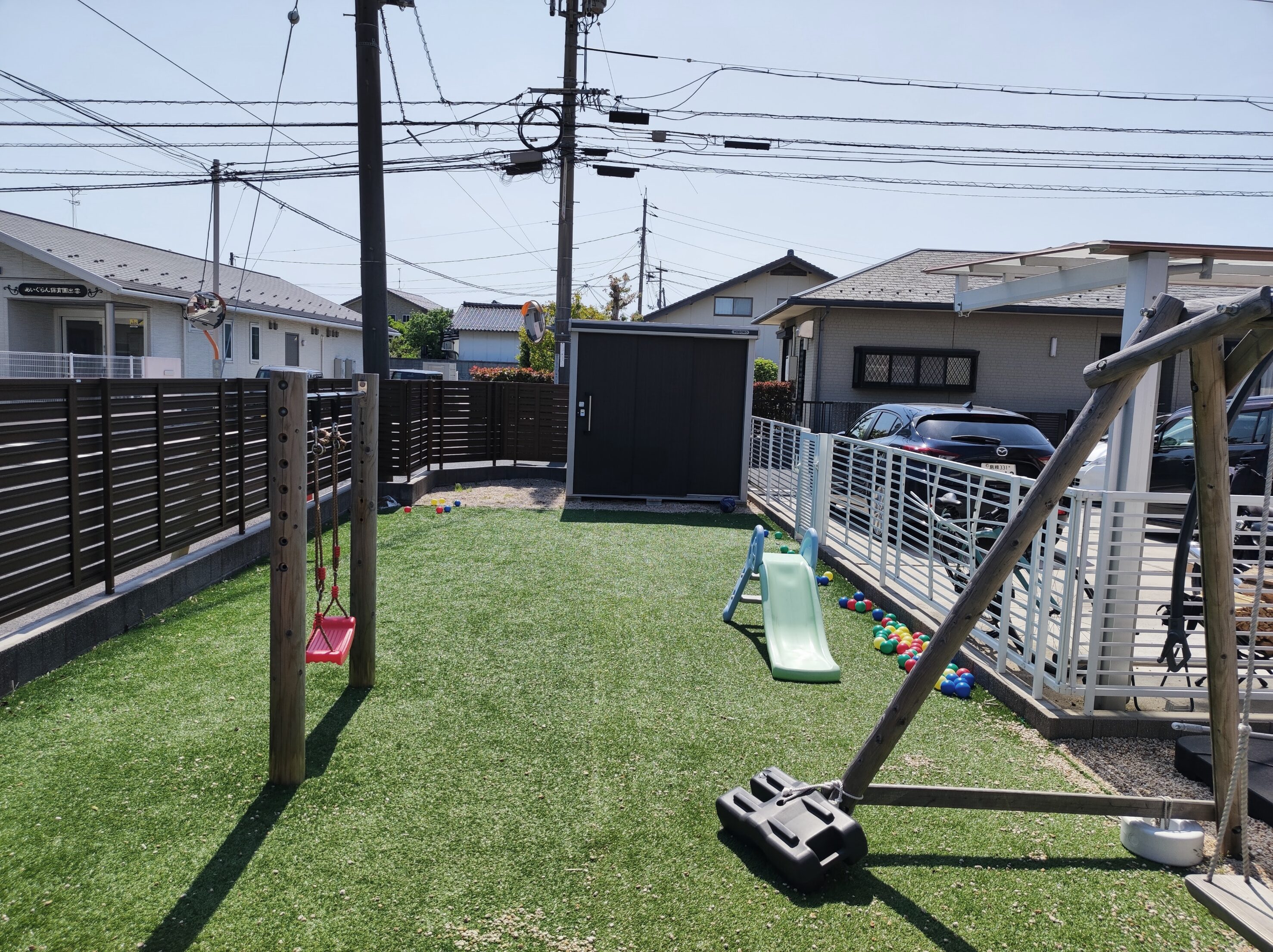 米子市 外構工事 子供が遊べる庭のブランコと人工芝スペース