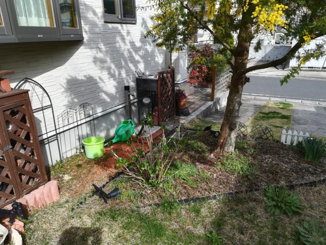 米子市の住宅で子どもが安心して遊べる人工芝の庭施工例