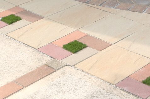 米子市 庭リフォーム デザイン舗装と人工芝を組み合わせた施工事例