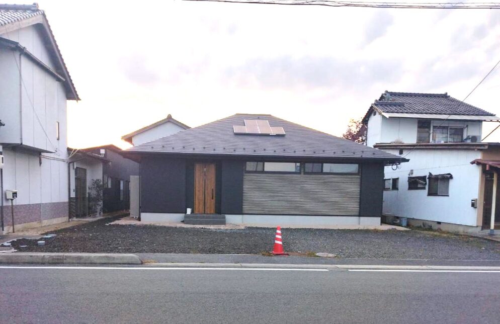 米子市 外構リフォーム 施工前の庭と駐車場の様子