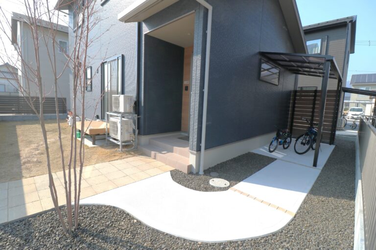 米子市 サイクルポート設置工事 シンプルで使いやすいデザイン