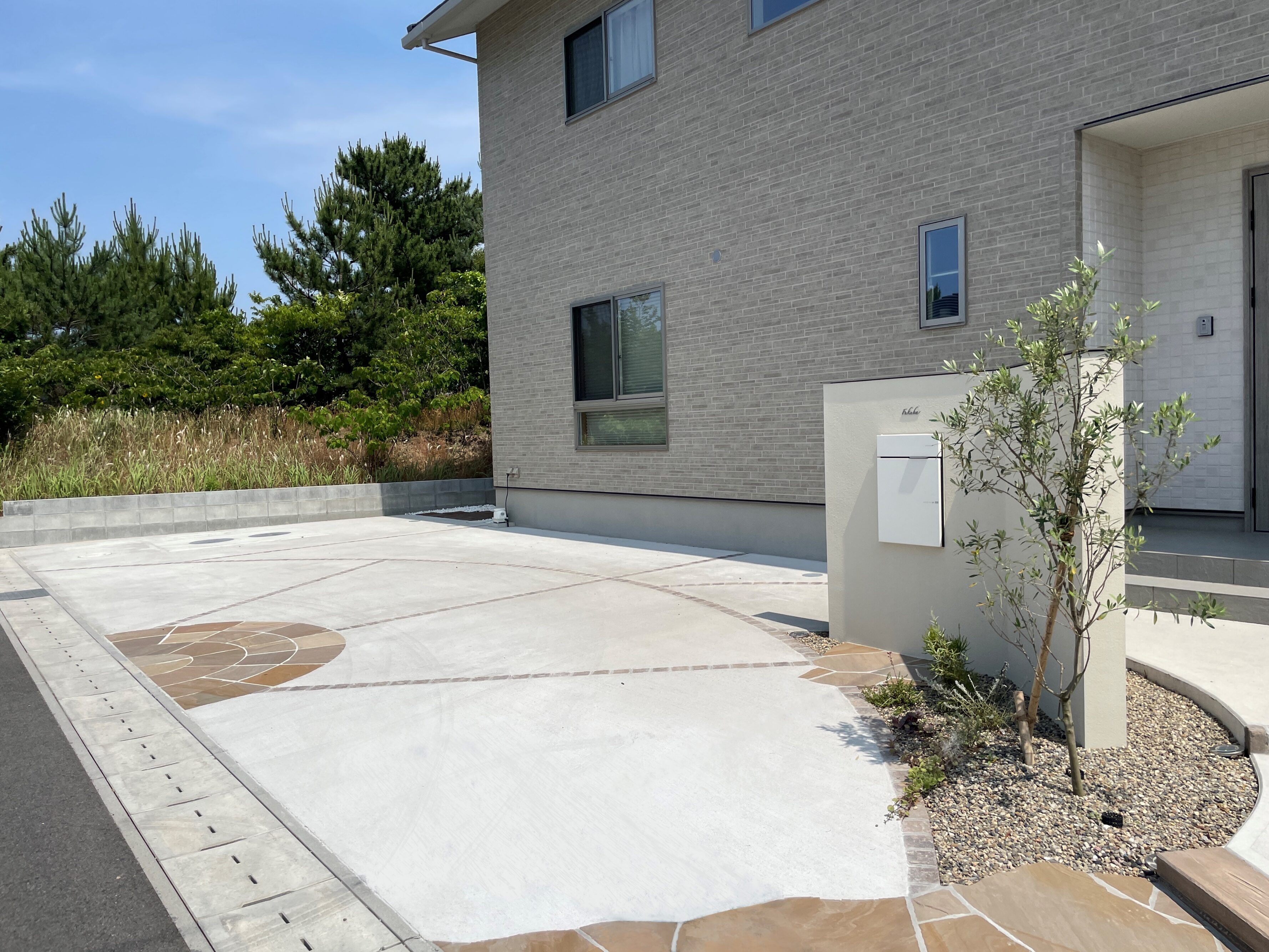 米子市 外構リフォーム 駐車場拡張後の全景