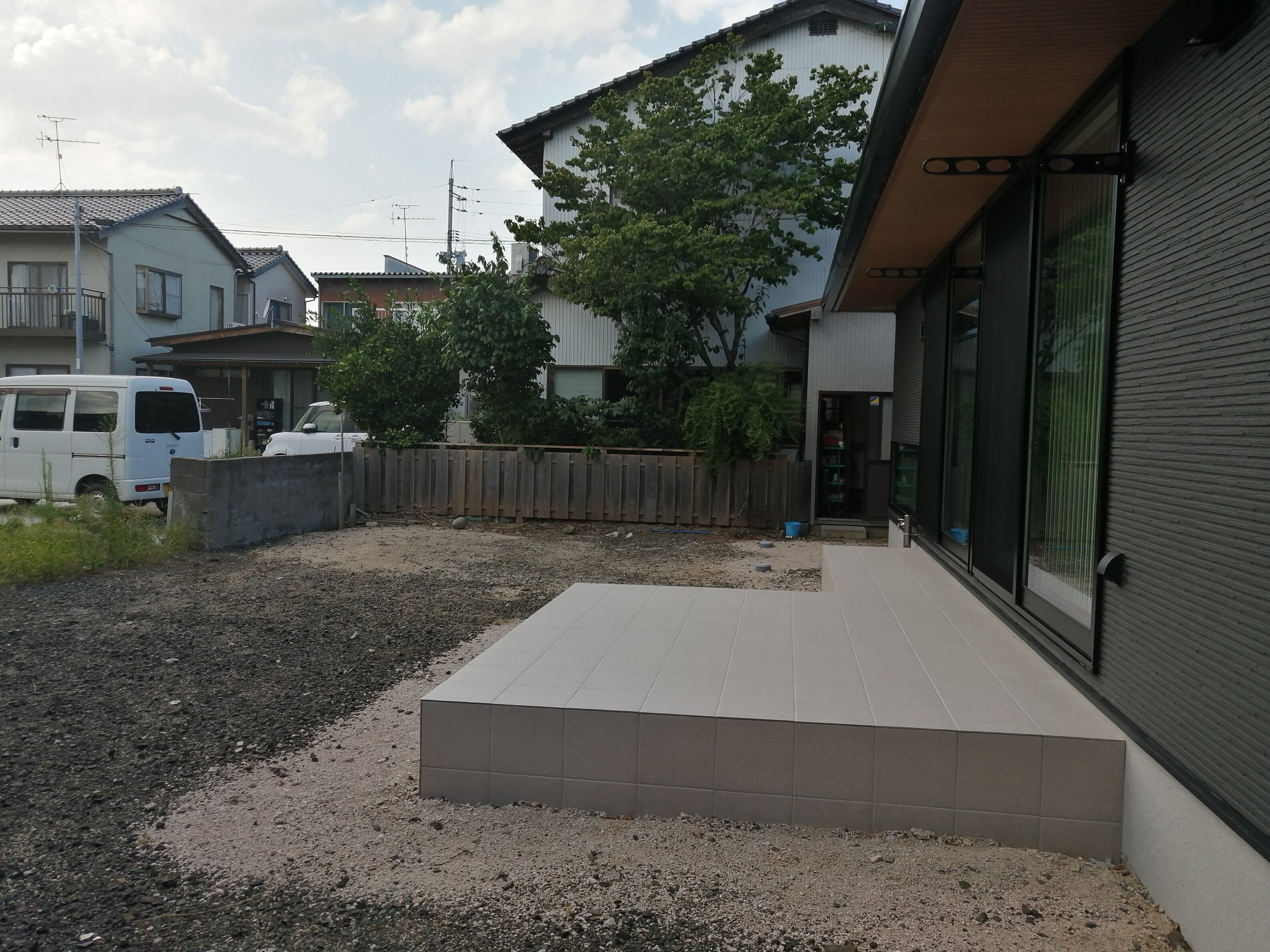 米子市 外構リフォーム 施工前の庭と駐車場の様子