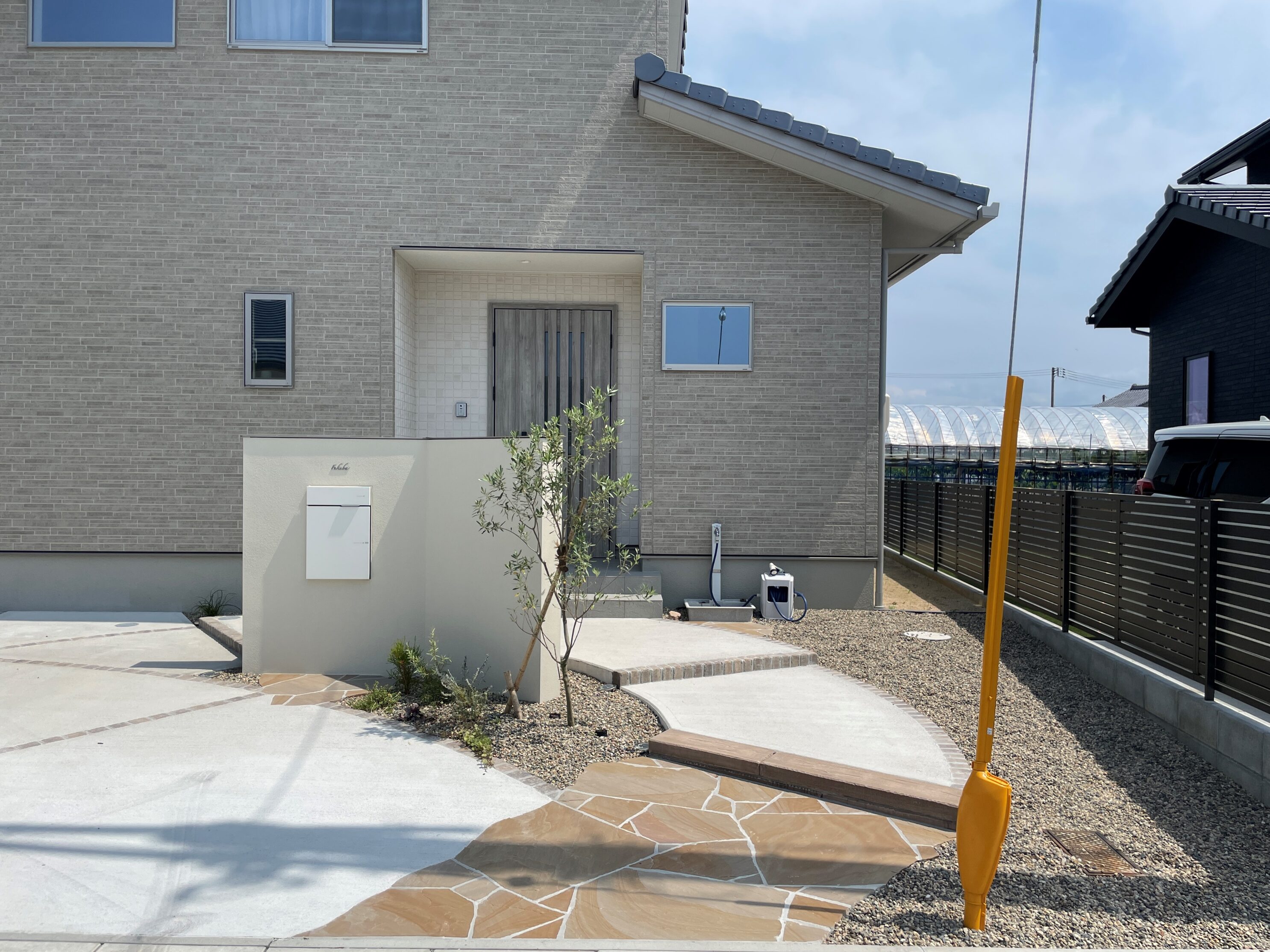 米子市 外構施工 門まわりと駐車スペースの外構事例