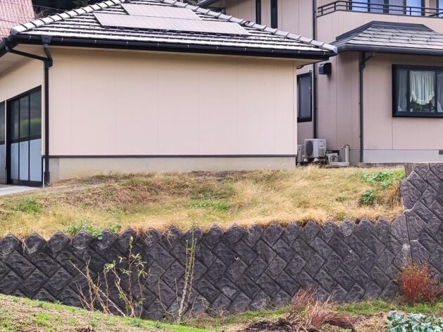 米子市 外構リフォーム 危険な急傾斜地の施工前の様子