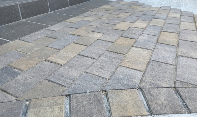 米子市 外構工事 玄関アプローチの石貼りとタイル仕上げ