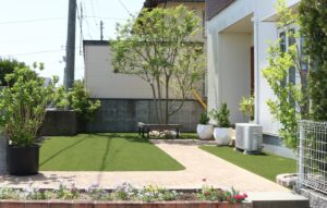 米子市 外構リフォーム 人工芝と植栽で整備された庭