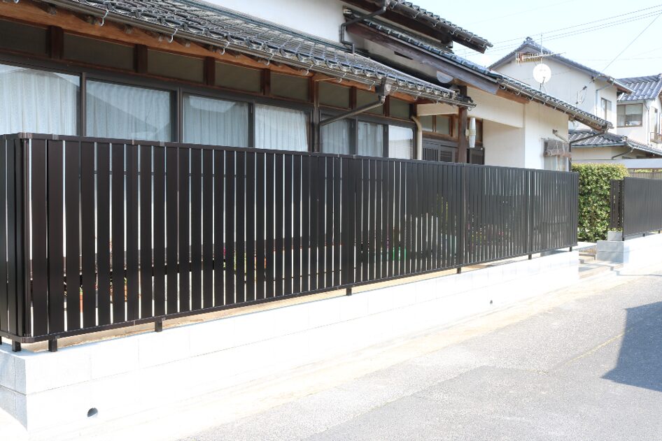米子市 外構工事 ブロック塀リフォーム後のフェンス付きデザイン