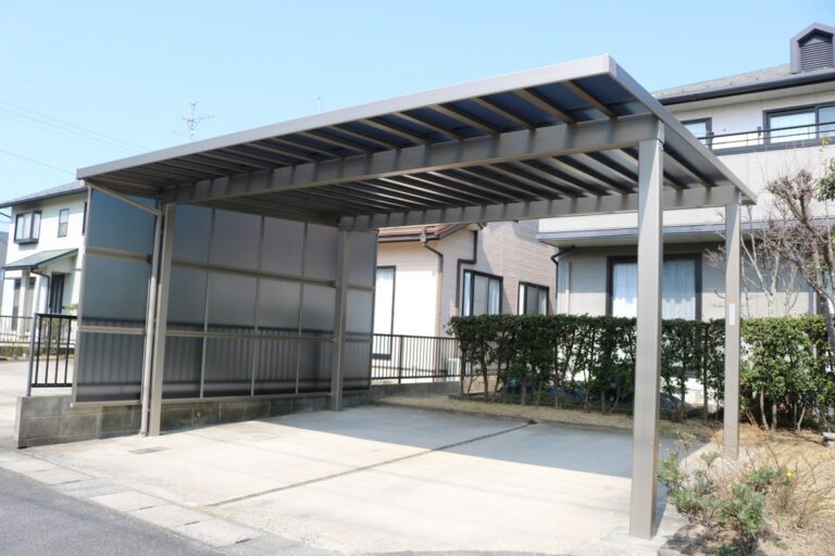 米子市で施工したソルディーポートのカーポート