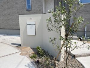 米子市 外構工事 門壁と植栽を取り入れたエントランス