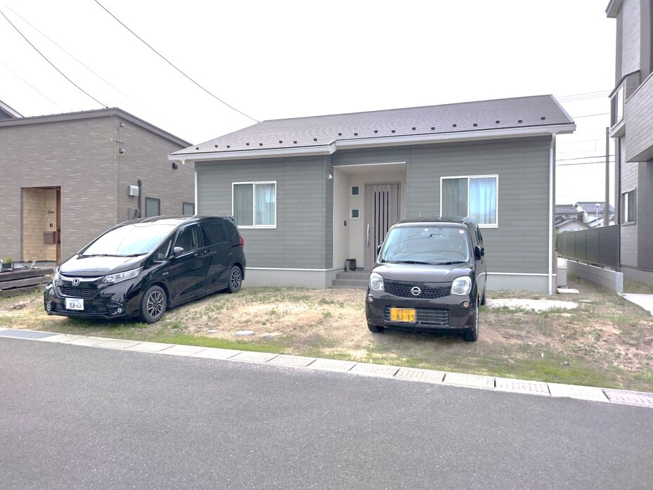 米子市 外構リフォーム 施工前の庭と駐車場の写真